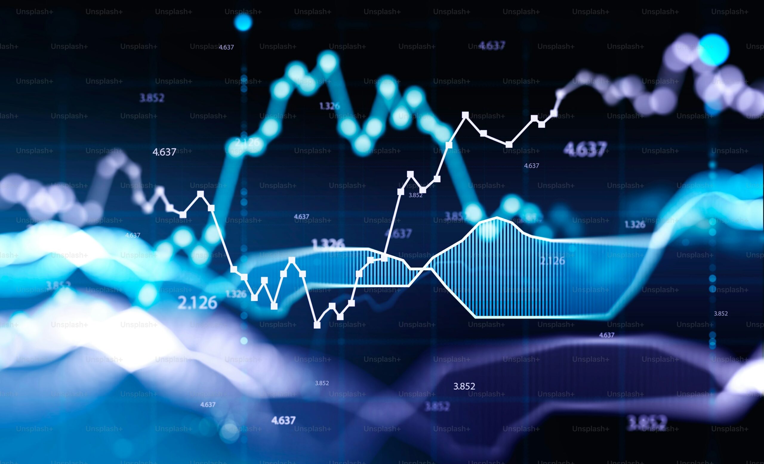 Concept d’analyse de données boursières et fintech. Graphiques à barres numériques bleus et violets sur fond bleu foncé. Interface financière futuriste. Rendu 3D